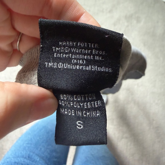 Hufflepuff sweatshirt - Picture 9 of 10